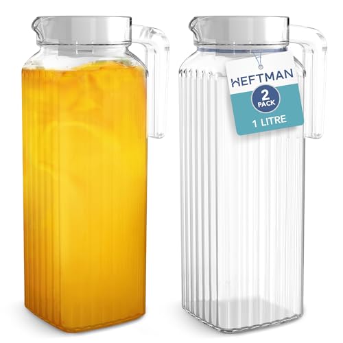 HEFTMAN Lot de 2 carafes à eau en verre pour réfrigérateur (1 litre) avec couvercles avec design nervuré, bec verseur anti-déversement, couvercle ventilé pour eau chaude/froide, glace, thé, café, lait